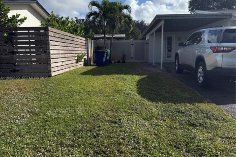 Купить виллу или дом в Купер-Сити, Флорида 3 спальни, 137.5м2, № 1997082 - фото 2