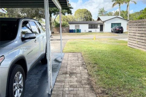 Купить виллу или дом в Купер-Сити, Флорида 3 спальни, 137.5м2, № 1997082 - фото 14