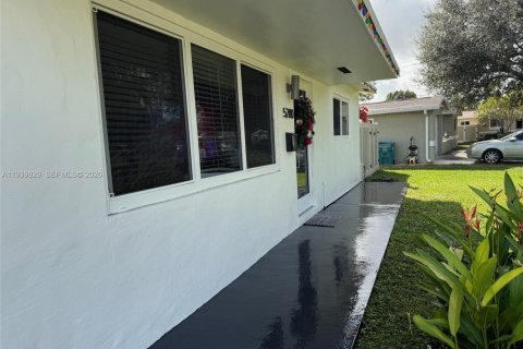 Купить виллу или дом в Купер-Сити, Флорида 3 спальни, 137.5м2, № 1997082 - фото 9