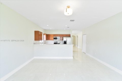 House in Miami, Florida 4 bedrooms, 176.42 sq.m. № 2041863 - photo 7