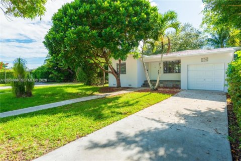 House in Miami, Florida 2 bedrooms, 83.7 sq.m. № 2251811