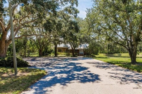 Commercial property in Bradenton, Florida 147.16 sq.m. № 1833099 - photo 2