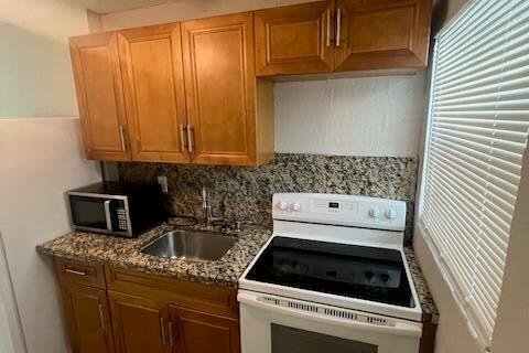 Apartment in West Palm Beach, Florida 2 bedrooms, 55.74 sq.m. № 2175598 - photo 10