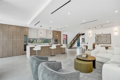 House in Fort Lauderdale, Florida 5 bedrooms, 282.52 sq.m. № 2036679 - photo 18