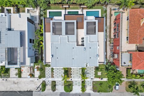 House in Fort Lauderdale, Florida 5 bedrooms, 282.52 sq.m. № 2036679 - photo 7