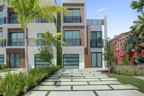 House in Fort Lauderdale, Florida 5 bedrooms, 282.52 sq.m. № 2036679 - photo 17