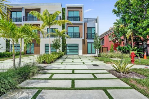 House in Fort Lauderdale, Florida 5 bedrooms, 282.52 sq.m. № 2036679 - photo 12