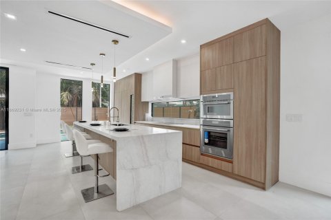 House in Fort Lauderdale, Florida 5 bedrooms, 282.52 sq.m. № 2036679 - photo 25