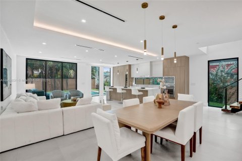 House in Fort Lauderdale, Florida 5 bedrooms, 282.52 sq.m. № 2036679 - photo 19