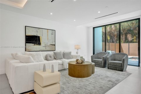 House in Fort Lauderdale, Florida 5 bedrooms, 282.52 sq.m. № 2036679 - photo 21