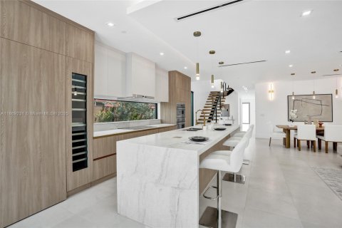 House in Fort Lauderdale, Florida 5 bedrooms, 282.52 sq.m. № 2036679 - photo 30
