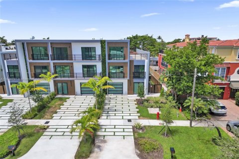 House in Fort Lauderdale, Florida 5 bedrooms, 282.52 sq.m. № 2036679 - photo 3