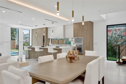 House in Fort Lauderdale, Florida 5 bedrooms, 282.52 sq.m. № 2036679 - photo 23
