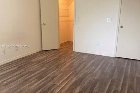 Condo in Sunrise, Florida, 1 bedroom № 2190417 - photo 4