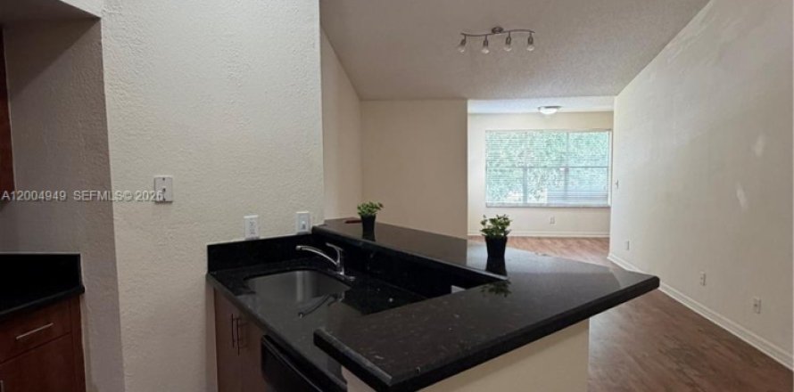 Condo in Sunrise, Florida, 1 bedroom № 2190417