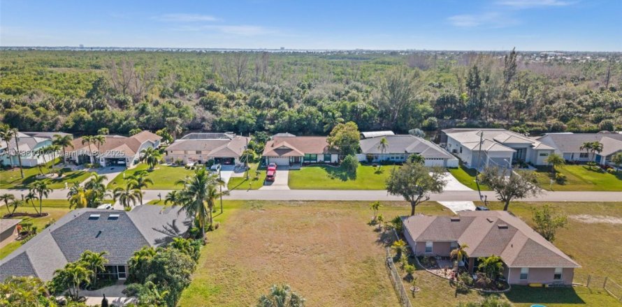 Terreno en Cape Coral, Florida № 1861111