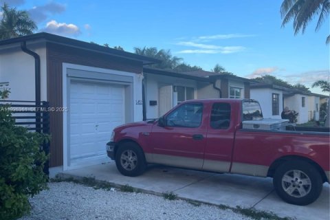Villa ou maison à louer à Miami, Floride: 3 chambres, 150.69 m2 № 1986344 - photo 3