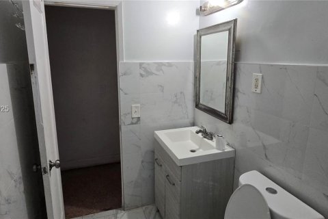 Villa ou maison à louer à Miami, Floride: 3 chambres, 150.69 m2 № 1986344 - photo 9