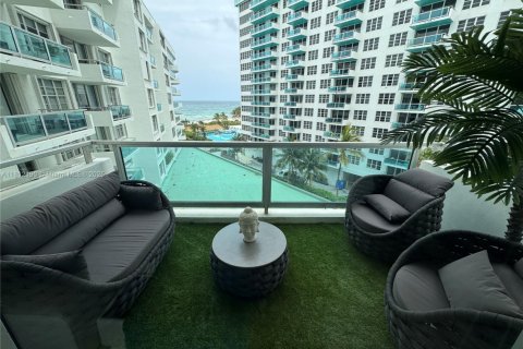 Apartamento en alquiler en Miami Beach, Florida, 2 dormitorios, 95.69 m2 № 1938220 - foto 1
