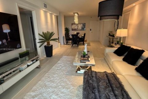 Apartamento en alquiler en Miami Beach, Florida, 2 dormitorios, 95.69 m2 № 1938220 - foto 2