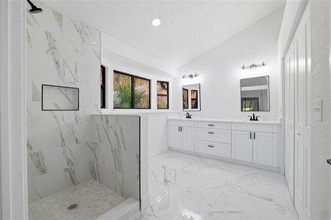 Villa ou maison à vendre à Tampa, Floride: 4 chambres, 234.11 m2 № 2427386 - photo 20