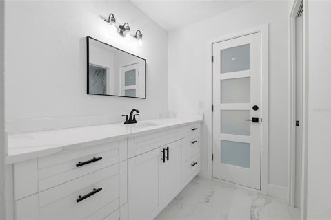 Villa ou maison à vendre à Tampa, Floride: 4 chambres, 234.11 m2 № 2427386 - photo 25