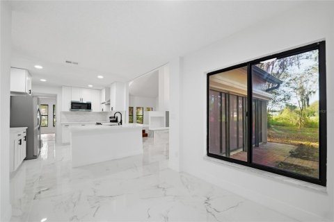 Villa ou maison à vendre à Tampa, Floride: 4 chambres, 234.11 m2 № 2427386 - photo 13