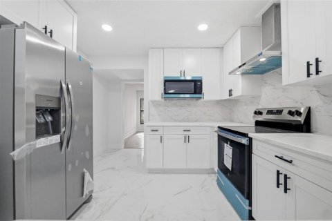 Villa ou maison à vendre à Tampa, Floride: 4 chambres, 234.11 m2 № 2427386 - photo 12