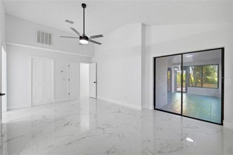 Villa ou maison à vendre à Tampa, Floride: 4 chambres, 234.11 m2 № 2427386 - photo 18