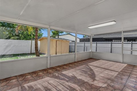 Casa en venta en Fort Lauderdale, Florida, 3 dormitorios, 137.96 m2 № 2075052 - foto 30
