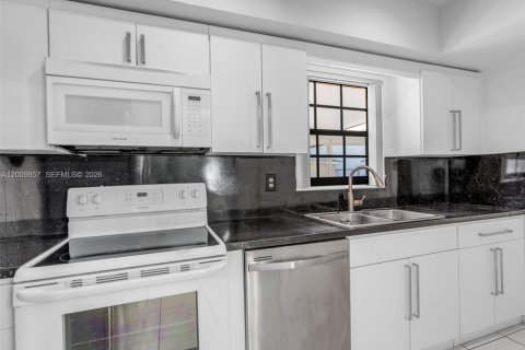 Casa en venta en Fort Lauderdale, Florida, 3 dormitorios, 137.96 m2 № 2075052 - foto 21