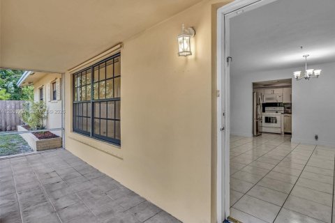 Casa en venta en Fort Lauderdale, Florida, 3 dormitorios, 137.96 m2 № 2075052 - foto 3