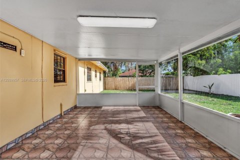 Casa en venta en Fort Lauderdale, Florida, 3 dormitorios, 137.96 m2 № 2075052 - foto 29