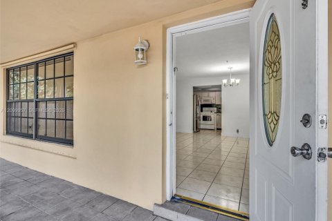 Casa en venta en Fort Lauderdale, Florida, 3 dormitorios, 137.96 m2 № 2075052 - foto 2