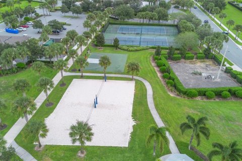 House in Kissimmee, Florida 8 bedrooms, 335.56 sq.m. № 2215696 - photo 18