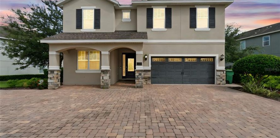 House in Kissimmee, Florida 8 bedrooms, 335.56 sq.m. № 2215696