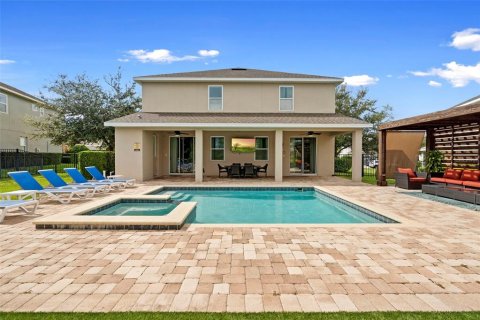 House in Kissimmee, Florida 8 bedrooms, 335.56 sq.m. № 2215696 - photo 8