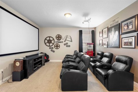 House in Kissimmee, Florida 8 bedrooms, 335.56 sq.m. № 2215696 - photo 27