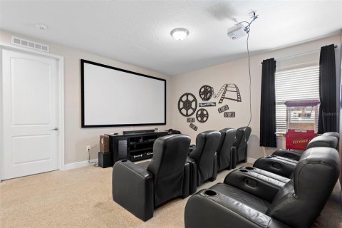 House in Kissimmee, Florida 8 bedrooms, 335.56 sq.m. № 2215696 - photo 29