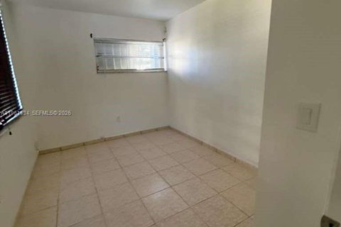 Condo in Miami, Florida, 3 bedrooms № 2026704 - photo 9