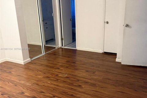 Condo in Miami, Florida, 3 bedrooms № 2026704 - photo 10