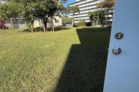 Condo in Miami, Florida, 3 bedrooms № 2026704 - photo 4