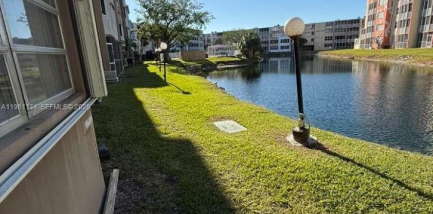 Condo in Miami, Florida, 3 bedrooms № 2026704