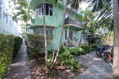 Commercial property in Miami Beach, Florida 672.24 sq.m. № 1051318 - photo 1