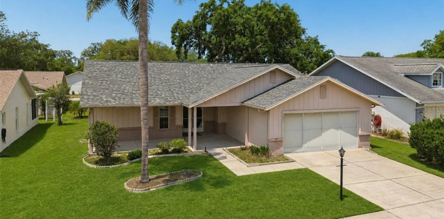 Villa ou maison à New Port Richey, Floride 3 chambres, 158.68 m2 № 2226574