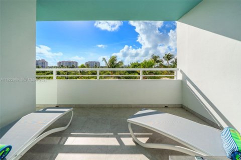 Condo in Miami Beach, Florida, 2 bedrooms  № 1976767 - photo 30