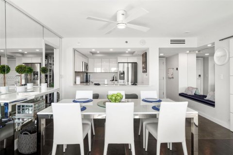 Condo in Miami Beach, Florida, 2 bedrooms  № 1976767 - photo 3