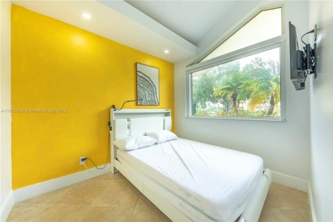 Casa en venta en Dania Beach, Florida, 5 dormitorios, 123.19 m2 № 1970580 - foto 15