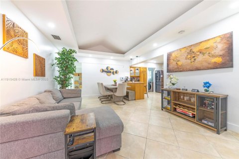 Casa en venta en Dania Beach, Florida, 5 dormitorios, 123.19 m2 № 1970580 - foto 5