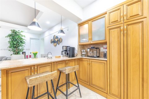 Casa en venta en Dania Beach, Florida, 5 dormitorios, 123.19 m2 № 1970580 - foto 10